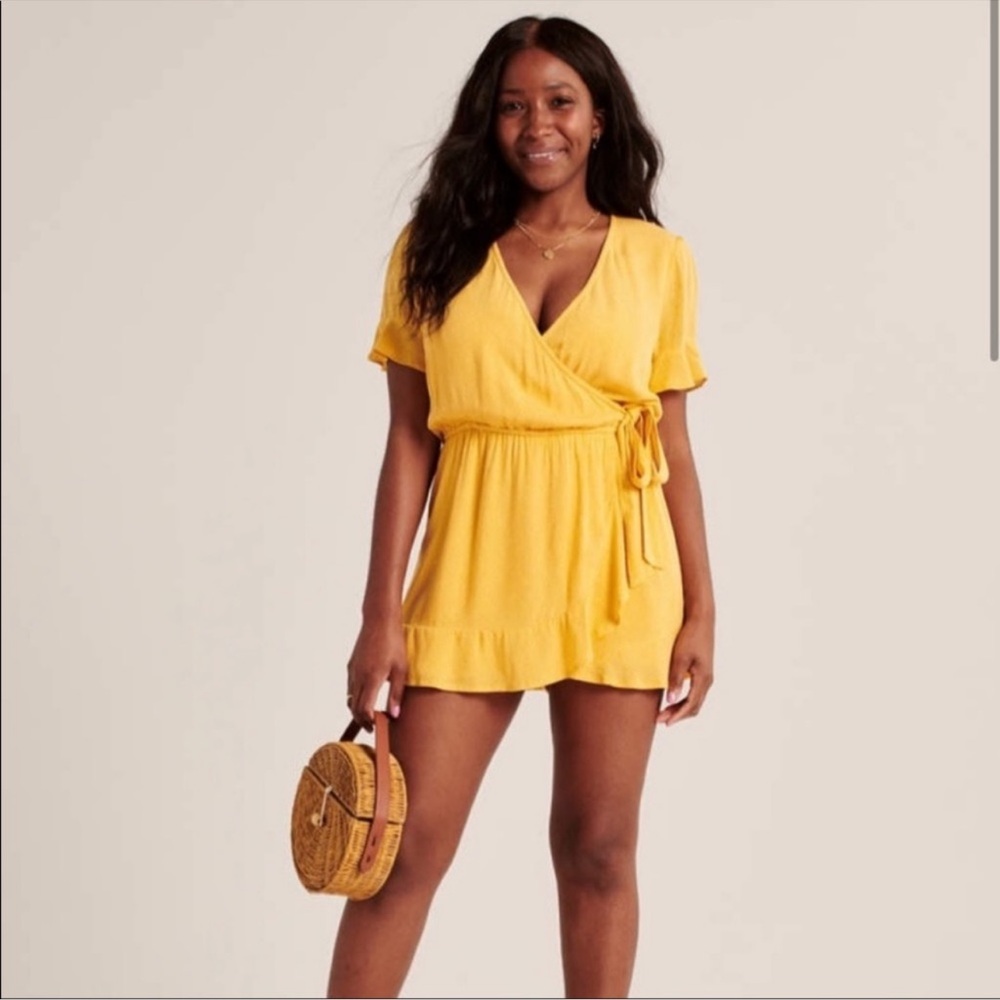 Abercrombie & Fitch Yellow Mustard Polka Dot Flowy‎ Romper Size Large